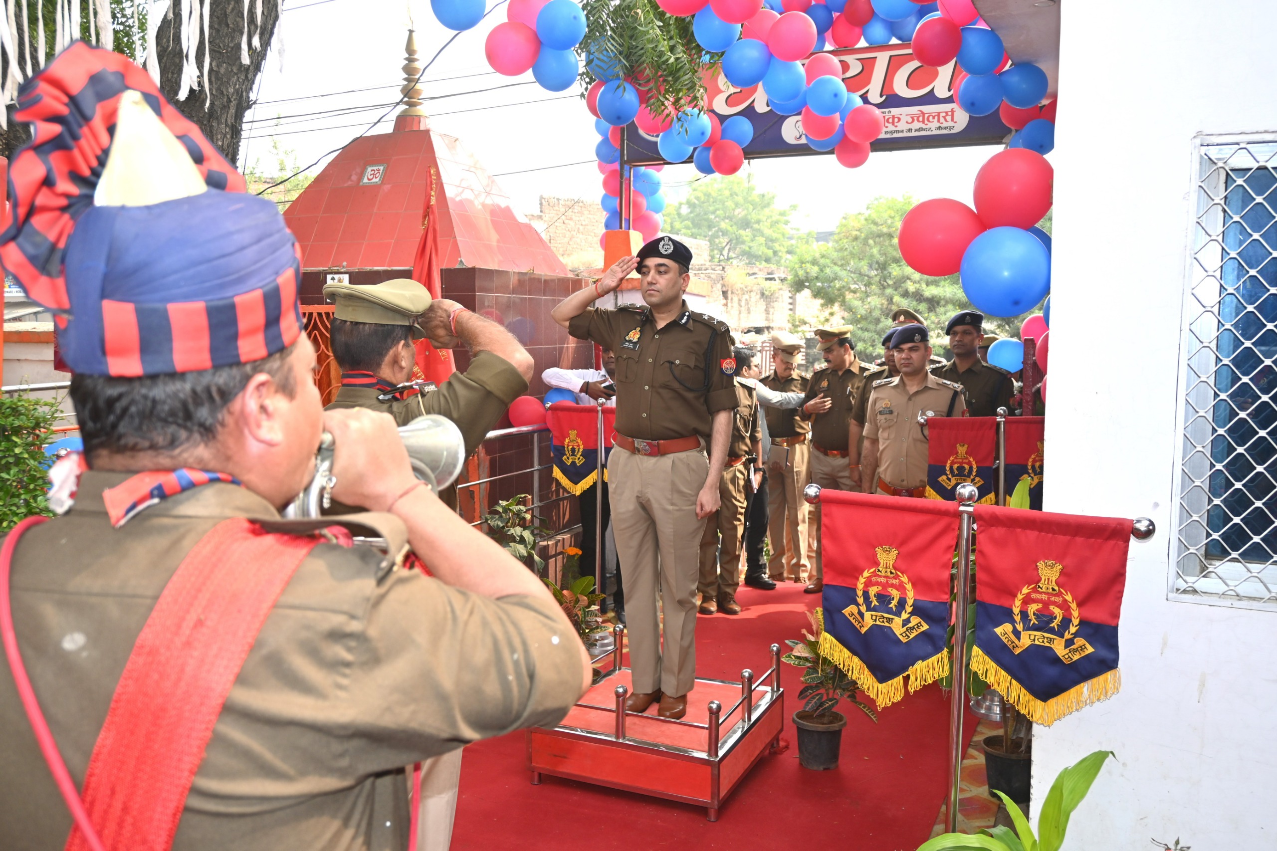 डीआईजी ने किया थाने का किया निरीक्षण, दिया आवश्यक निर्देश