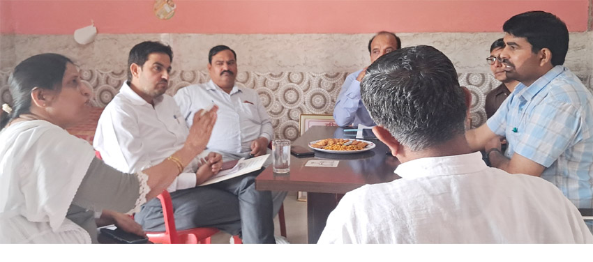 4 Snp- 1 सोनीपत: अधिकारियों की बैठक लेते विधायक पवन खरखौदा 4 Snp- 1 सोनीपत: अधिकारियों की बैठक लेते विधायक पवन खरखौदा