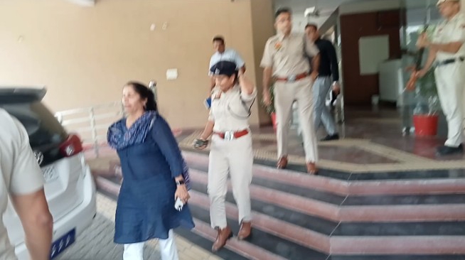 जांच के सिलसिले में पहुंचे पुलिस अधिकारी। जांच के सिलसिले में पहुंचे पुलिस अधिकारी।