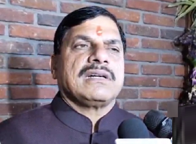 मुख्यमंत्री मोहन यादव मीडिया से बात करते हुए मुख्यमंत्री मोहन यादव मीडिया से बात करते हुए