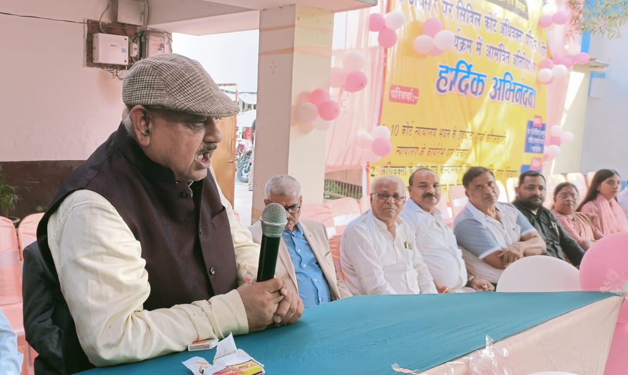 अररिया फोटो:कार्यक्रम में वरीय अधिवक्ता राजीव शरण संबोधित करते अररिया फोटो:कार्यक्रम में वरीय अधिवक्ता राजीव शरण संबोधित करते