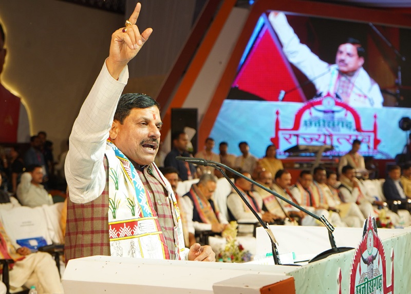 छत्तीसगढ़ स्थापना दिवस पर राज्योत्सव समारोह को संबोधित करते हुए मुख्यमंत्री छत्तीसगढ़ स्थापना दिवस पर राज्योत्सव समारोह को संबोधित करते हुए मुख्यमंत्री