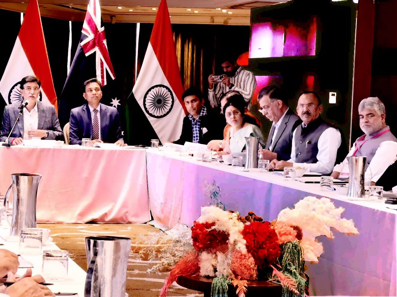 सिडनी में आयोजित भारत रीजन के 67वें राष्ट्र मण्डल संसदीय संघ के सम्मेलन की डेलीगेट ब्रीफिंग में भाग लेते देवनानी। सिडनी में आयोजित भारत रीजन के 67वें राष्ट्र मण्डल संसदीय संघ के सम्मेलन की डेलीगेट ब्रीफिंग में भाग लेते देवनानी।