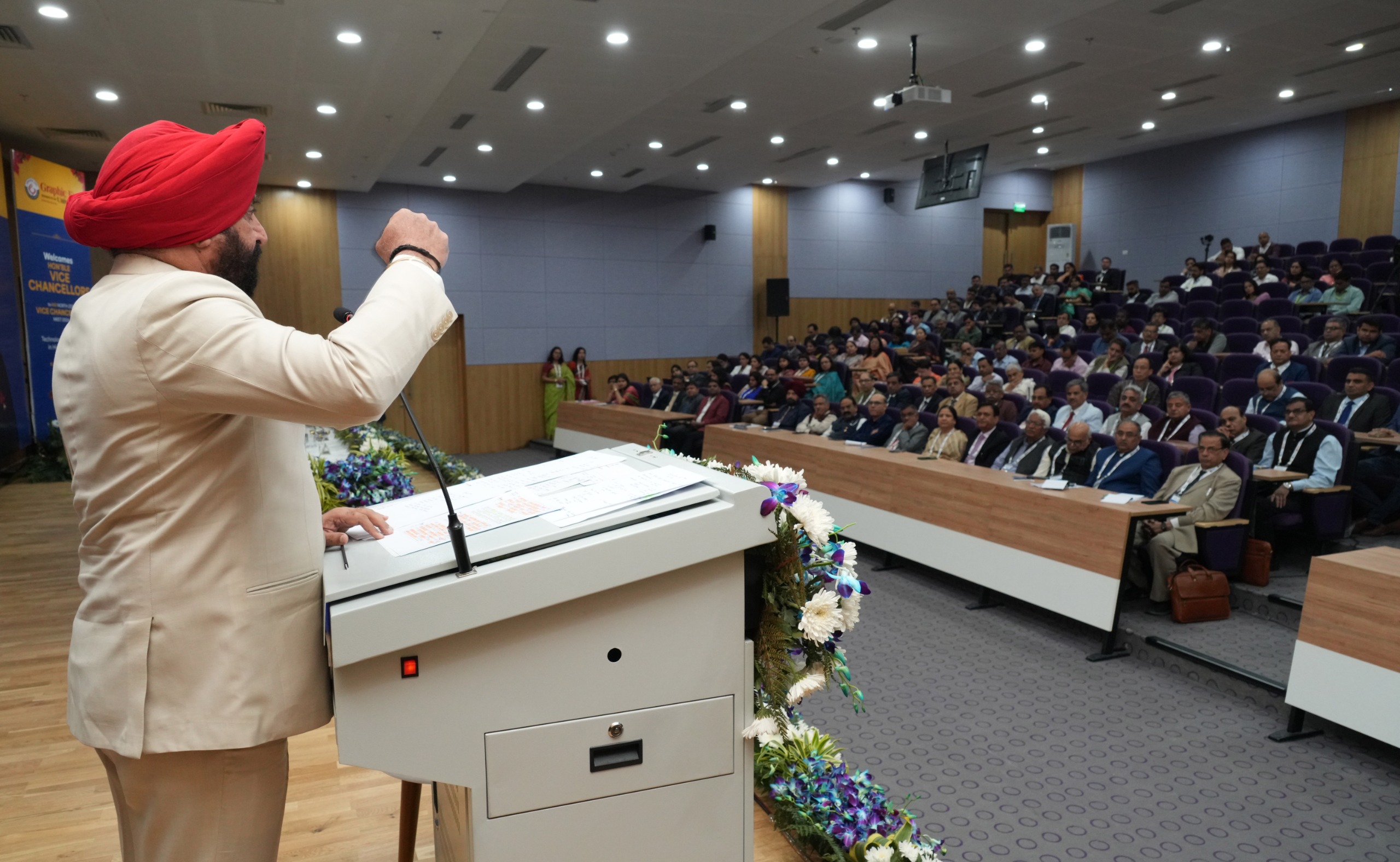 उत्तराखंड के राज्यपाल मंगलवार को भारतीय विश्वविद्यालय संघ (एआईयू) की ओर से आयोजित दो दिवसीय उत्तर क्षेत्र के कुलपतियों सम्मेलन को संबोधित करते। उत्तराखंड के राज्यपाल मंगलवार को भारतीय विश्वविद्यालय संघ (एआईयू) की ओर से आयोजित दो दिवसीय उत्तर क्षेत्र के कुलपतियों सम्मेलन को संबोधित करते।