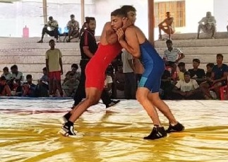 वाराणसी के अमन ने आजमगढ़ के अश्विनी को दी पटखनी वाराणसी के अमन ने आजमगढ़ के अश्विनी को दी पटखनी