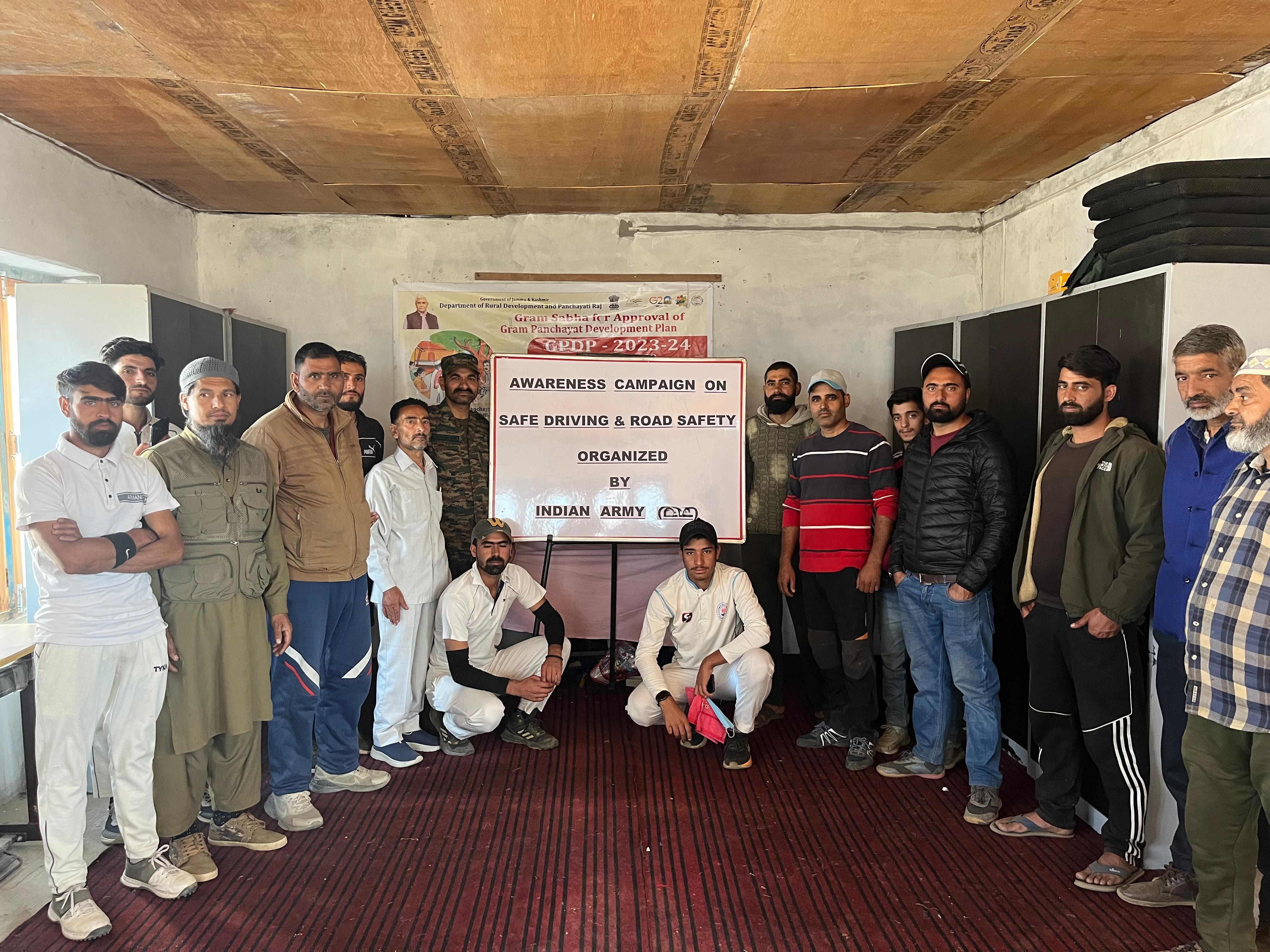 सड़क सुरक्षा जागरूकता अभियान चलाया सड़क सुरक्षा जागरूकता अभियान चलाया