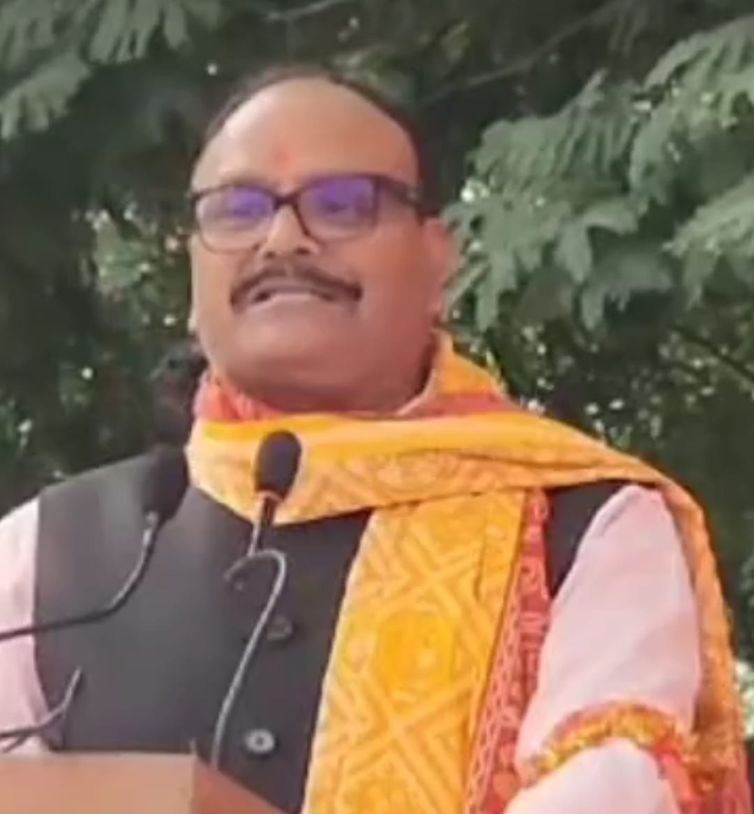 पैड़ापुर स्थित स्वामी गोविंदाश्रम इंटर कॉलेज में प्रबुद्ध सम्मेलन में बाेलते उप मुख्यमंत्री बृजेश पाठक पैड़ापुर स्थित स्वामी गोविंदाश्रम इंटर कॉलेज में प्रबुद्ध सम्मेलन में बाेलते उप मुख्यमंत्री बृजेश पाठक