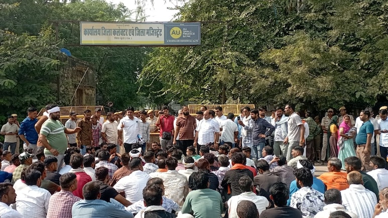बूंदी जिला कलेक्ट्रेट के बाहर जाम बूंदी जिला कलेक्ट्रेट के बाहर जाम