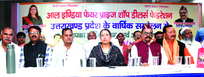 कार्यक्रम में मंचासीन अतिथि कार्यक्रम में मंचासीन अतिथि