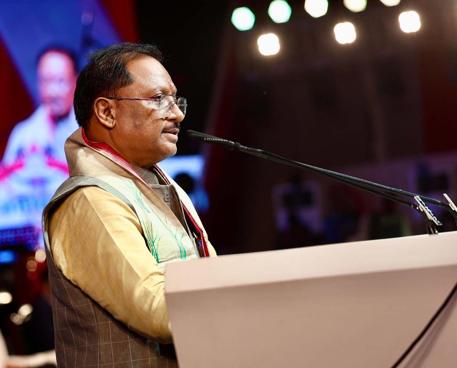 मुख्यमंत्री विष्णुदेव साय सभा काे संबाेधित करते मुख्यमंत्री विष्णुदेव साय सभा काे संबाेधित करते