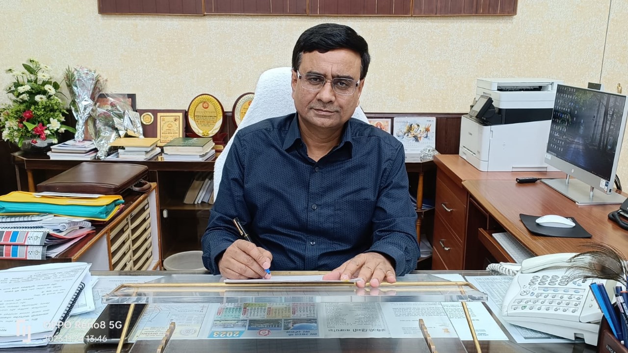 मण्डल रेल प्रबंधक दीपक सिन्हा का फाइल फोटो मण्डल रेल प्रबंधक दीपक सिन्हा का फाइल फोटो
