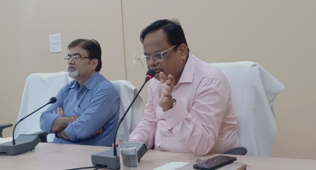 संबोधित करते अतिथि संबोधित करते अतिथि