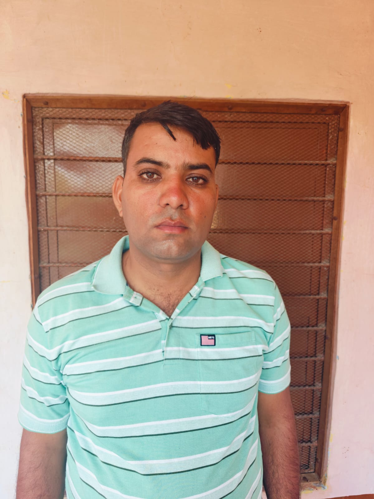 पुलिस कांस्टेबल दस हजार रुपये की रिश्वत लेते गिरफ्तार पुलिस कांस्टेबल दस हजार रुपये की रिश्वत लेते गिरफ्तार