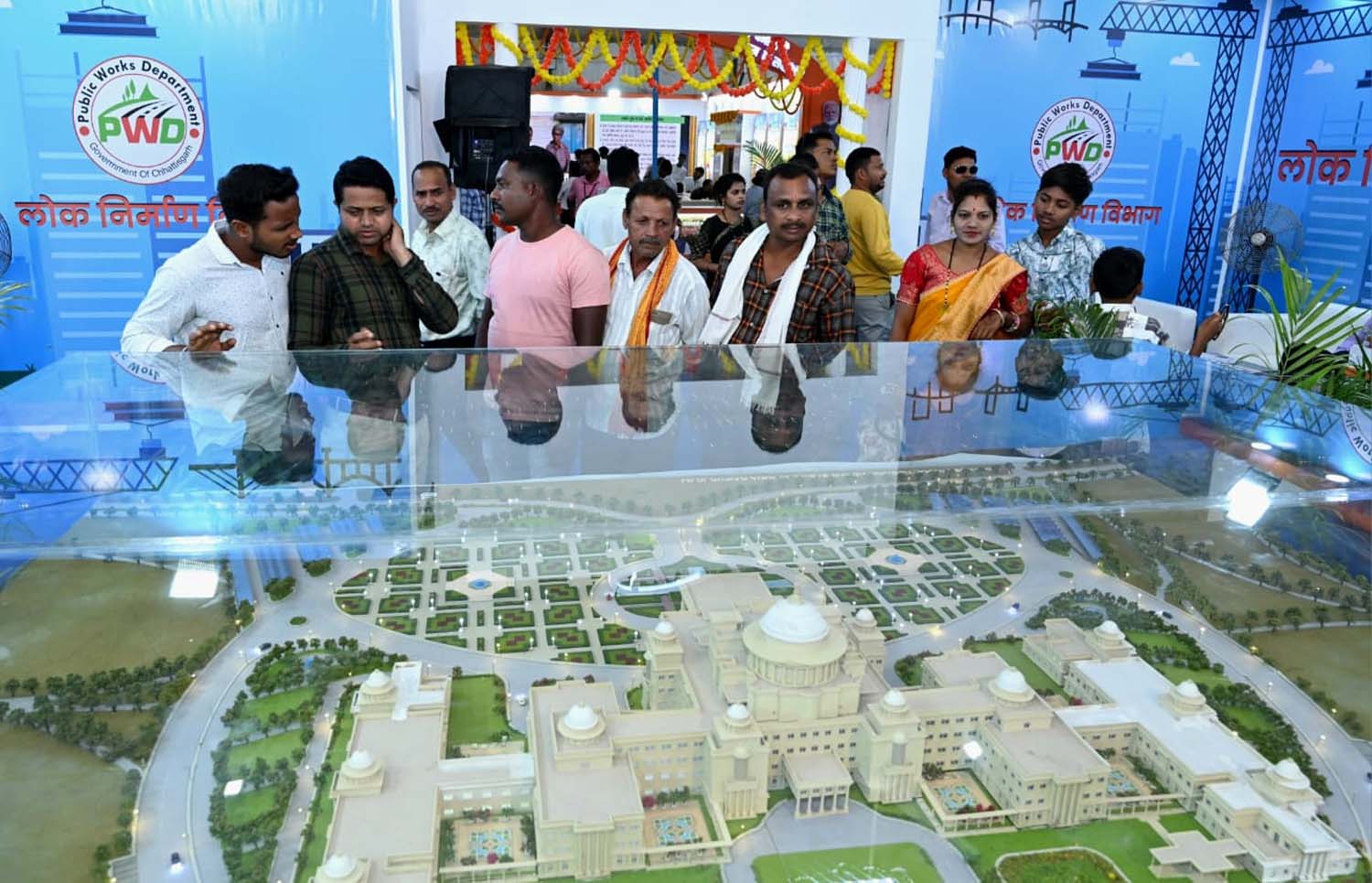 राज्याेत्सव में छत्तीसगढ़ विधानसभा के नए भवन का मॉडल प्रस्तुत राज्याेत्सव में छत्तीसगढ़ विधानसभा के नए भवन का मॉडल प्रस्तुत
