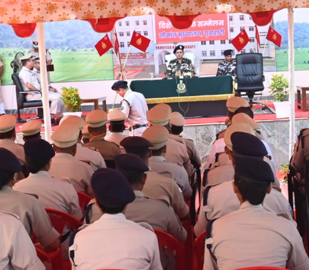 महानिदेशक, सशस्त्र सीमा बल ने किया सीमांत मुख्यालय गुवाहाटी का दौरा महानिदेशक, सशस्त्र सीमा बल ने किया सीमांत मुख्यालय गुवाहाटी का दौरा