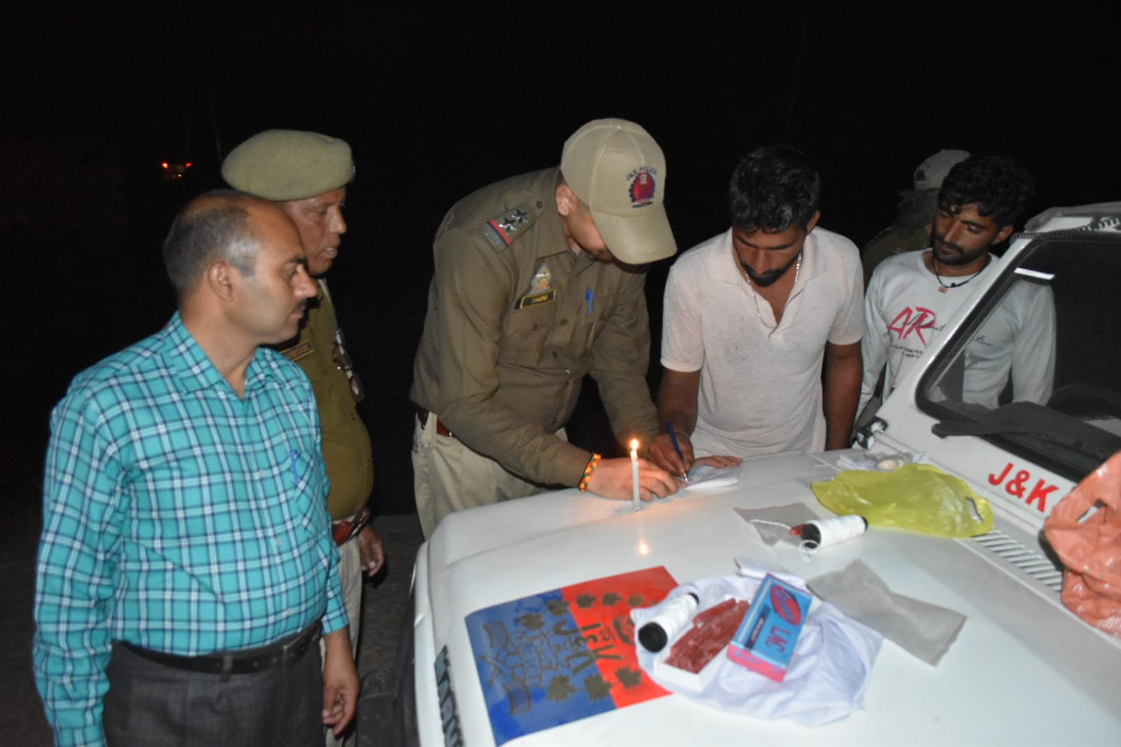 02 drug smugglers arrested with 98.45 grams of heroin 02 drug smugglers arrested with 98.45 grams of heroin