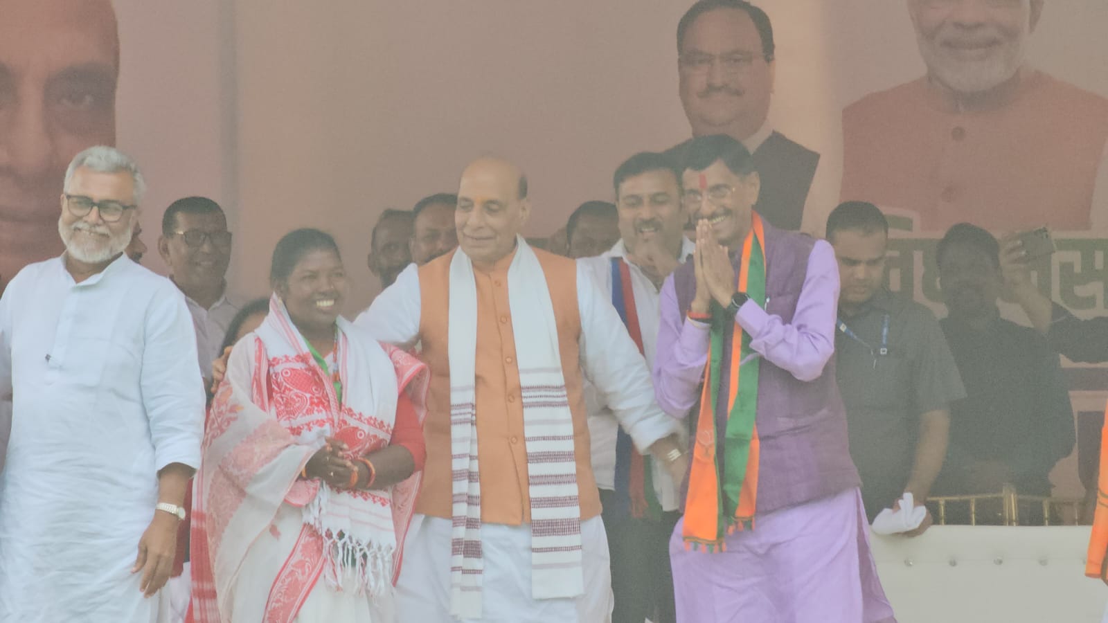 संबोधित करते राजनाथ सिंह संबोधित करते राजनाथ सिंह