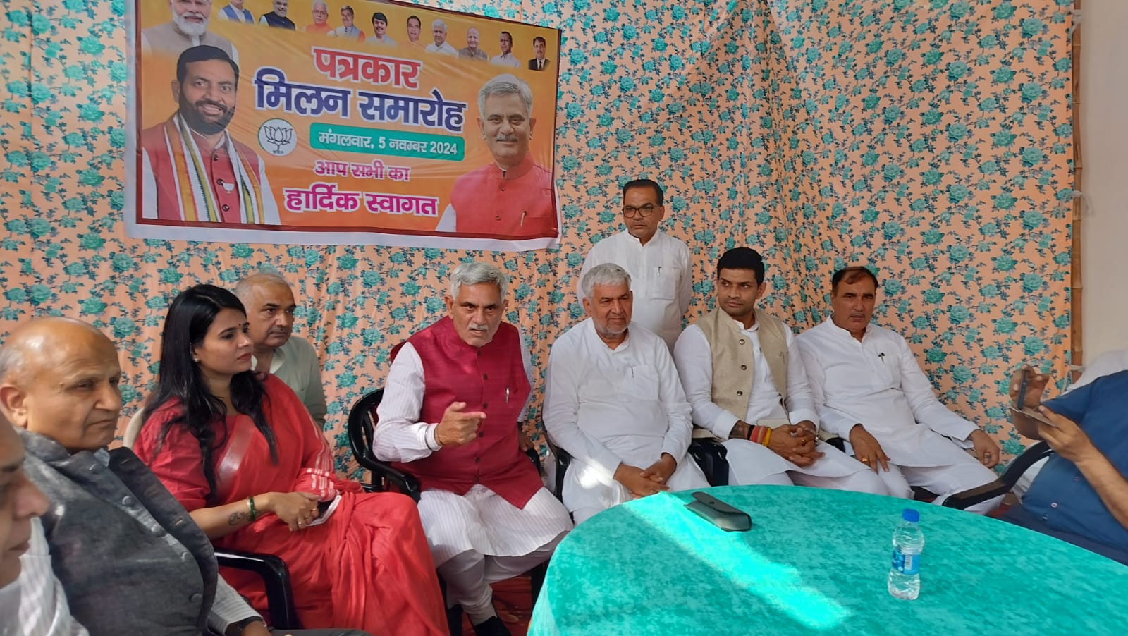 फोटो कैप्शन 5आरटीके1 : पत्रकारों से बातचीत करते भाजपा के प्रदेश उपाध्यक्ष मनीष ग्रोवर