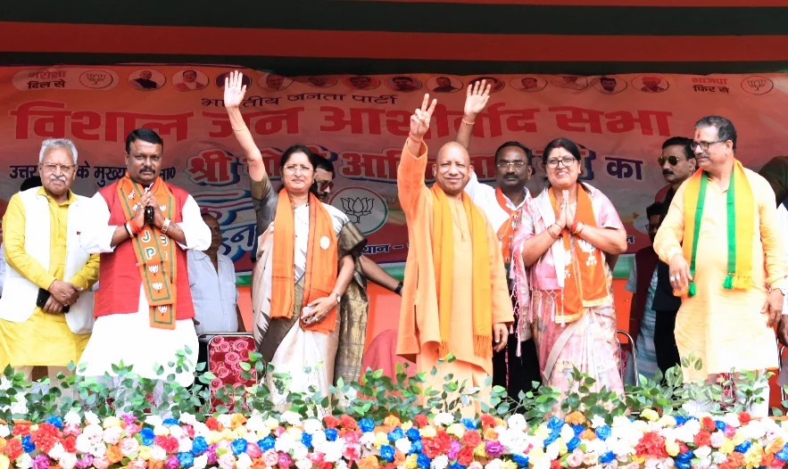 उत्तर प्रदेश के मुख्यमंत्री योगी आदित्यनाथ उत्तर प्रदेश के मुख्यमंत्री योगी आदित्यनाथ