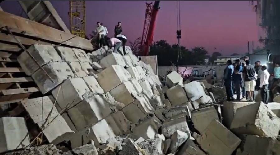 Gujarat: Gutter of under-construction bridge collapses, 2 laborers die