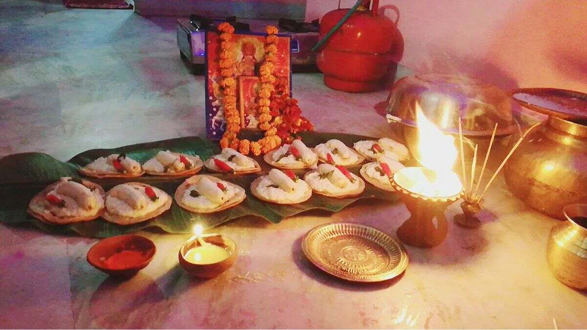 डाला छठ के दूसरा दिन छठ मैया को लगाया खीर और पिट्ठा का भोग डाला छठ के दूसरा दिन छठ मैया को लगाया खीर और पिट्ठा का भोग