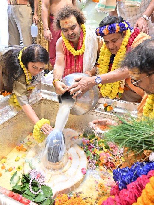 अभिनेता सांसद रविकिशन श्री काशी विश्वनाथ दरबार में अभिनेता सांसद रविकिशन श्री काशी विश्वनाथ दरबार में
