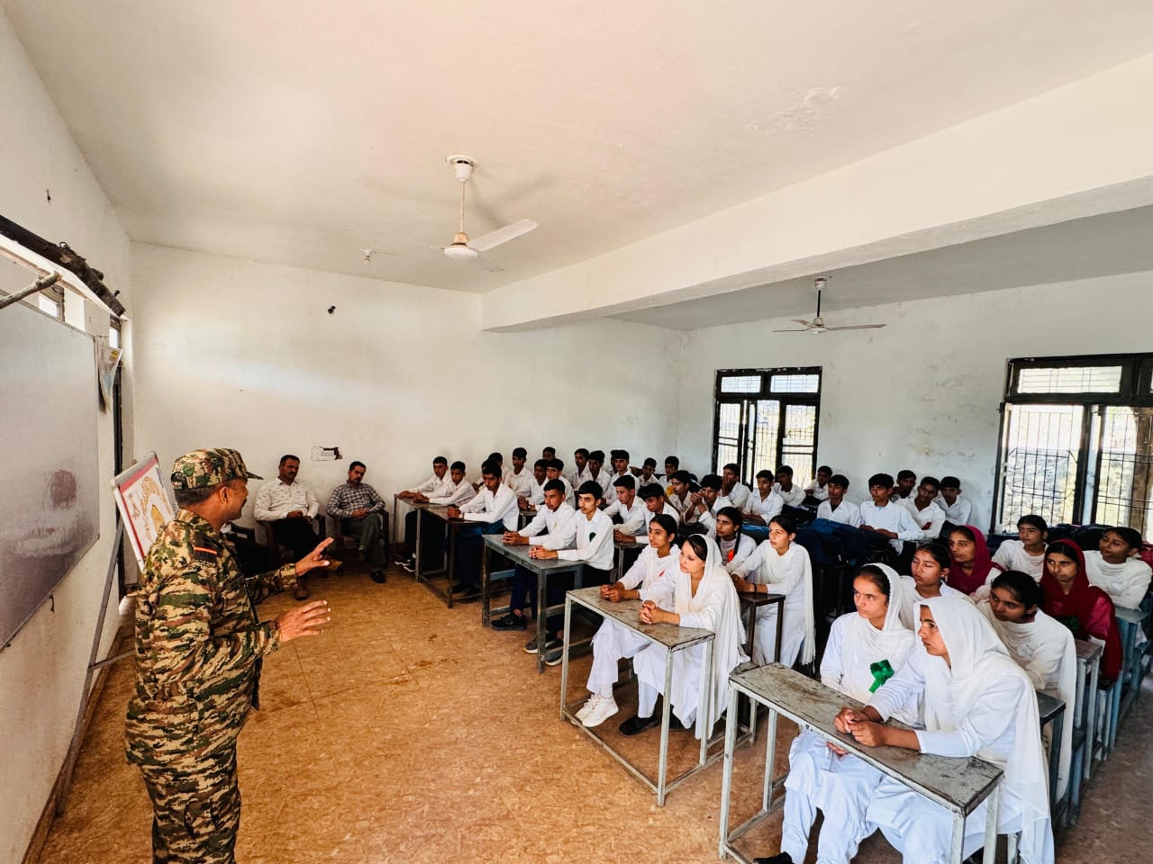 साहस और देशभक्ति की कहानियों से युवाओं को प्रेरित किया गया साहस और देशभक्ति की कहानियों से युवाओं को प्रेरित किया गया