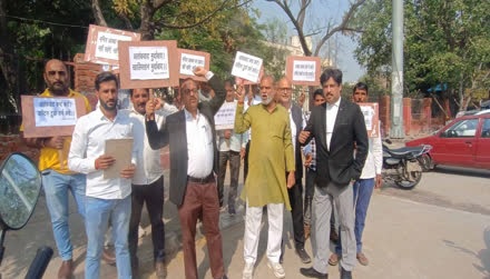 कनाडा में खालिस्तान समर्थक उपद्रवियों की ओर से किए गए हमले के खिलाफ जयपुर में विरोध-प्रदर्शन कनाडा में खालिस्तान समर्थक उपद्रवियों की ओर से किए गए हमले के खिलाफ जयपुर में विरोध-प्रदर्शन