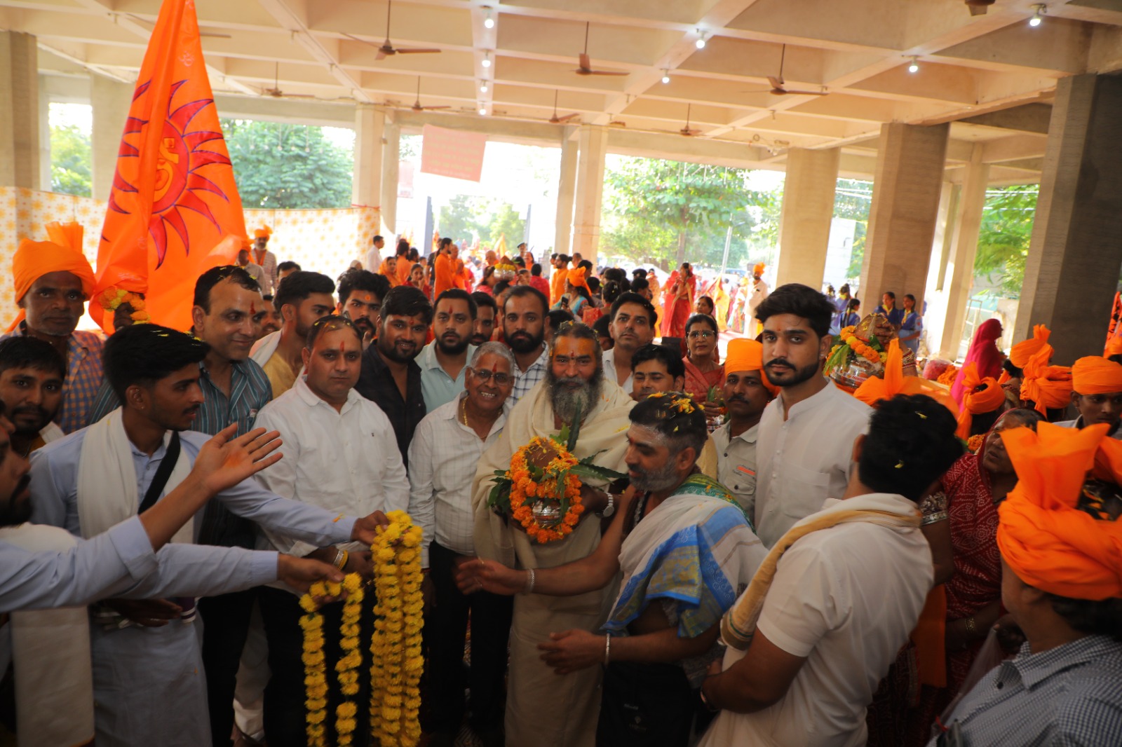 भीलवाड़ा में पांच दिवसीय हनुमंत कथा का भव्य आगाज, बागेश्वर सरकार पं. धीरेंद्र कृष्ण शास्त्री का भव्य स्वागत 5 भीलवाड़ा में पांच दिवसीय हनुमंत कथा का भव्य आगाज, बागेश्वर सरकार पं. धीरेंद्र कृष्ण शास्त्री का भव्य स्वागत 5