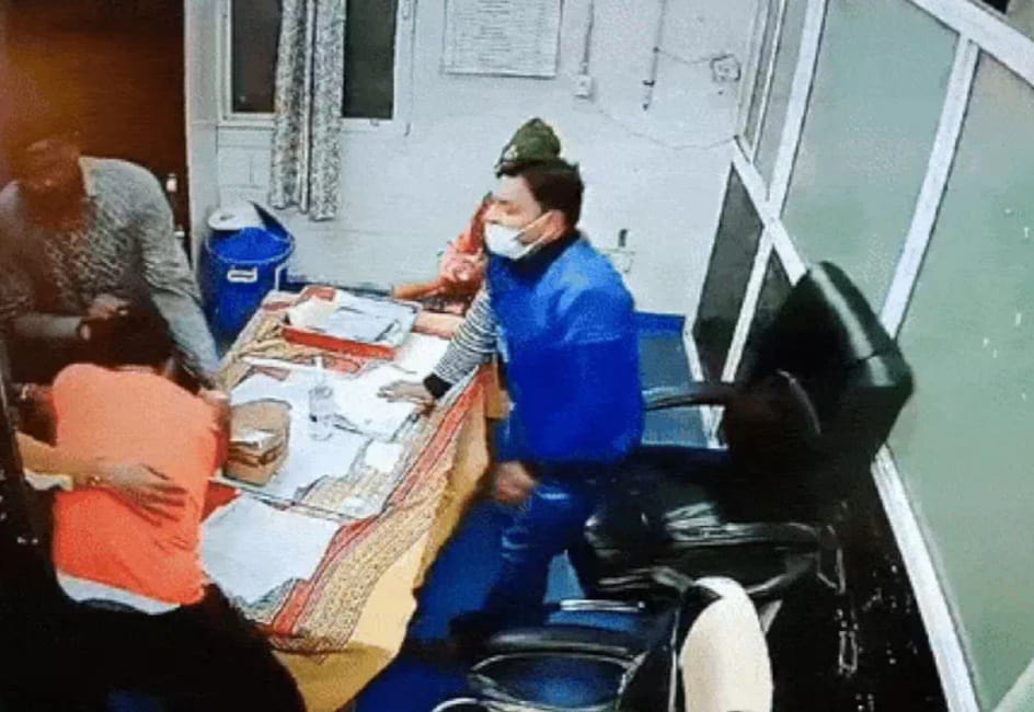 साथ मारपीट करने वाले आरोपित गिरफ्तार साथ मारपीट करने वाले आरोपित गिरफ्तार