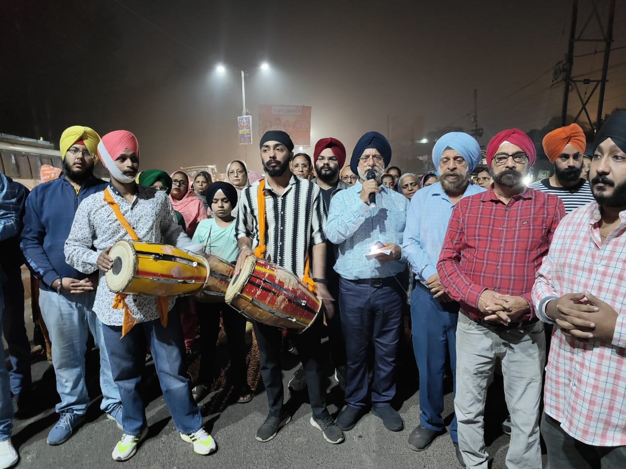 प्रभात फेरी में शामिल लोग