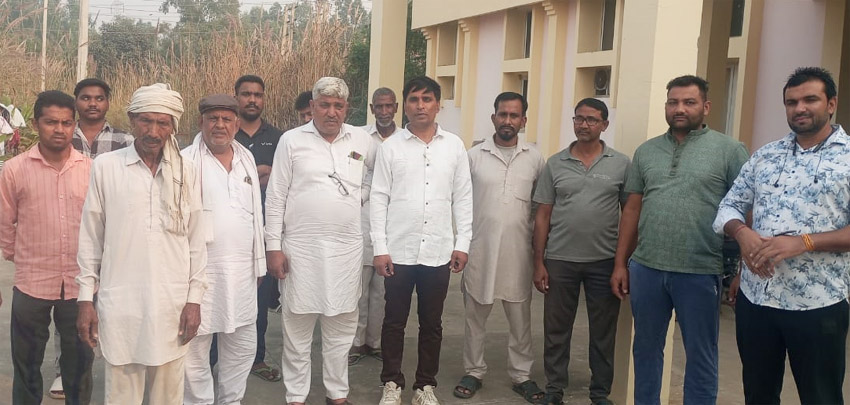 6 Snp- 1 सोनीपत: मुहाना पावर हाउस पर प्रदर्शन करते हुए। 6 Snp- 1 सोनीपत: मुहाना पावर हाउस पर प्रदर्शन करते हुए।