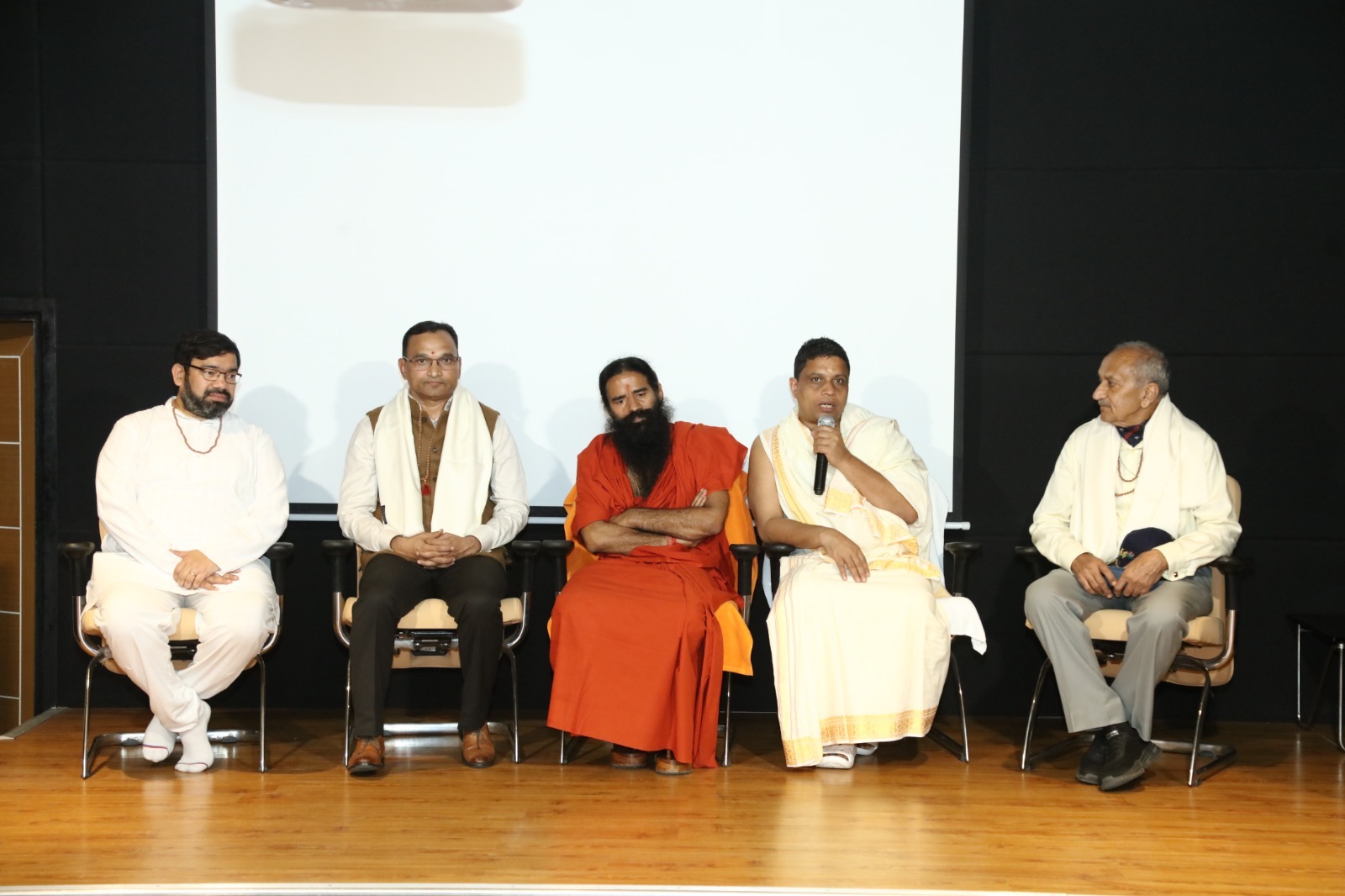 पतंजलि भ्रमण पर बीईजी के ऑफिसर पतंजलि भ्रमण पर बीईजी के ऑफिसर