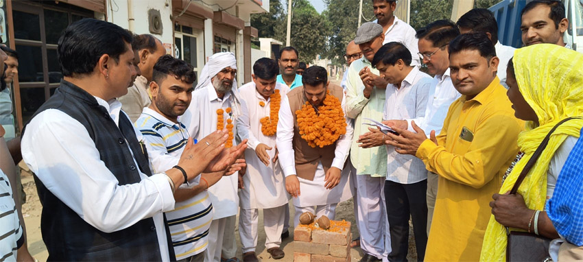 6 Snp- 4 सोनीपत: सोनीपत के विधायक निखिल मदान विकास कार्यों का नारियल तोड़कर शुभारंभ करते हुए। 6 Snp- 4 सोनीपत: सोनीपत के विधायक निखिल मदान विकास कार्यों का नारियल तोड़कर शुभारंभ करते हुए।