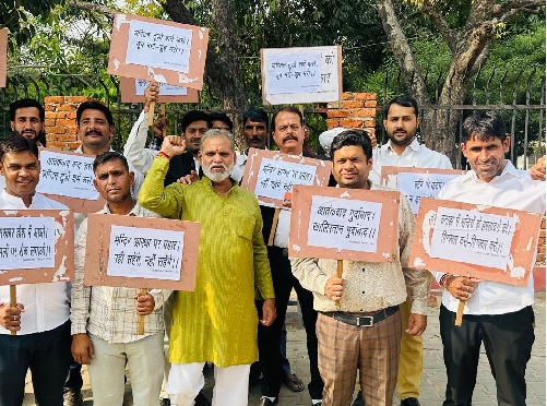 कनाडा में खालिस्तान समर्थक उपद्रवियों की ओर से किए गए हमले के खिलाफ जयपुर में विरोध-प्रदर्शन कनाडा में खालिस्तान समर्थक उपद्रवियों की ओर से किए गए हमले के खिलाफ जयपुर में विरोध-प्रदर्शन
