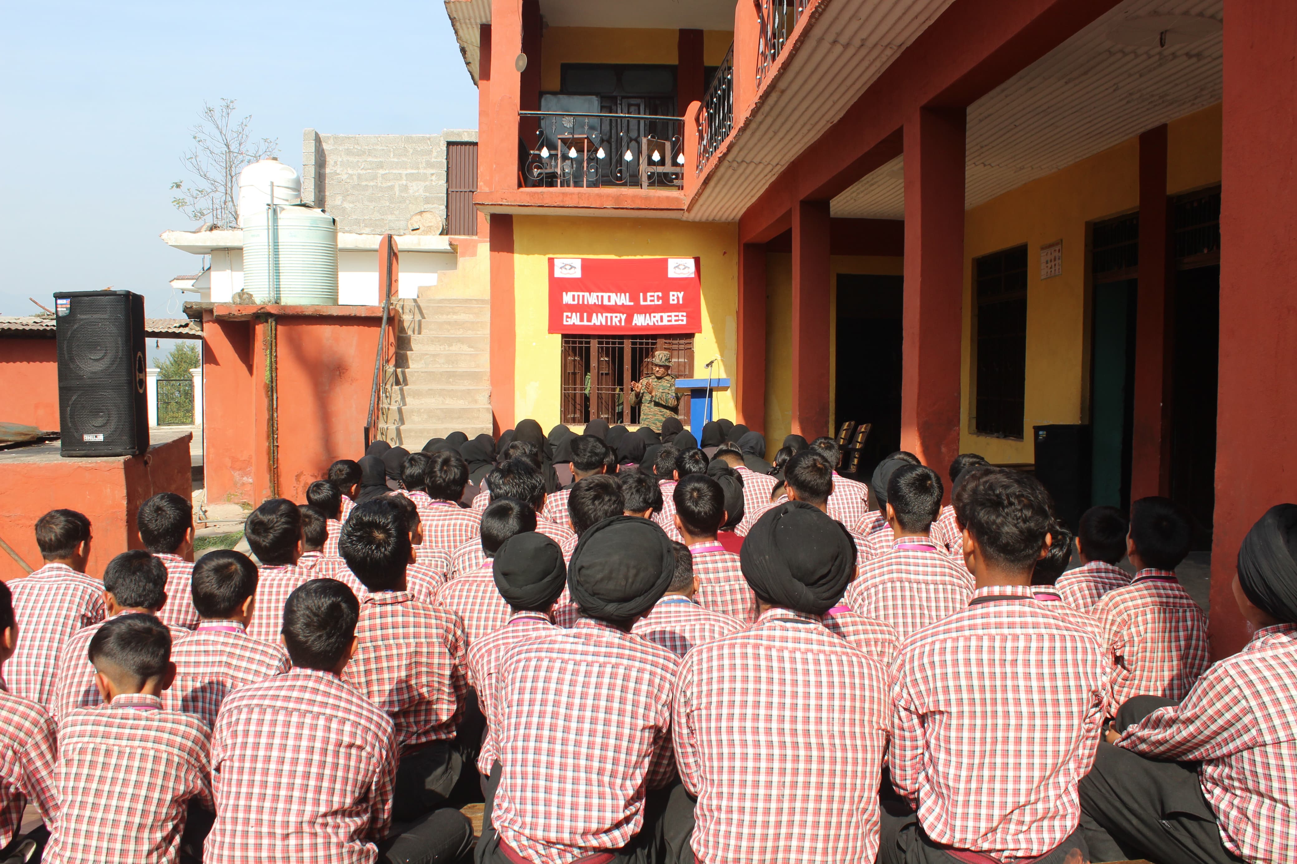 वीरता पुरस्कार विजेता ने युवाओं को व्याख्यान के माध्यम से किया प्रेरित वीरता पुरस्कार विजेता ने युवाओं को व्याख्यान के माध्यम से किया प्रेरित