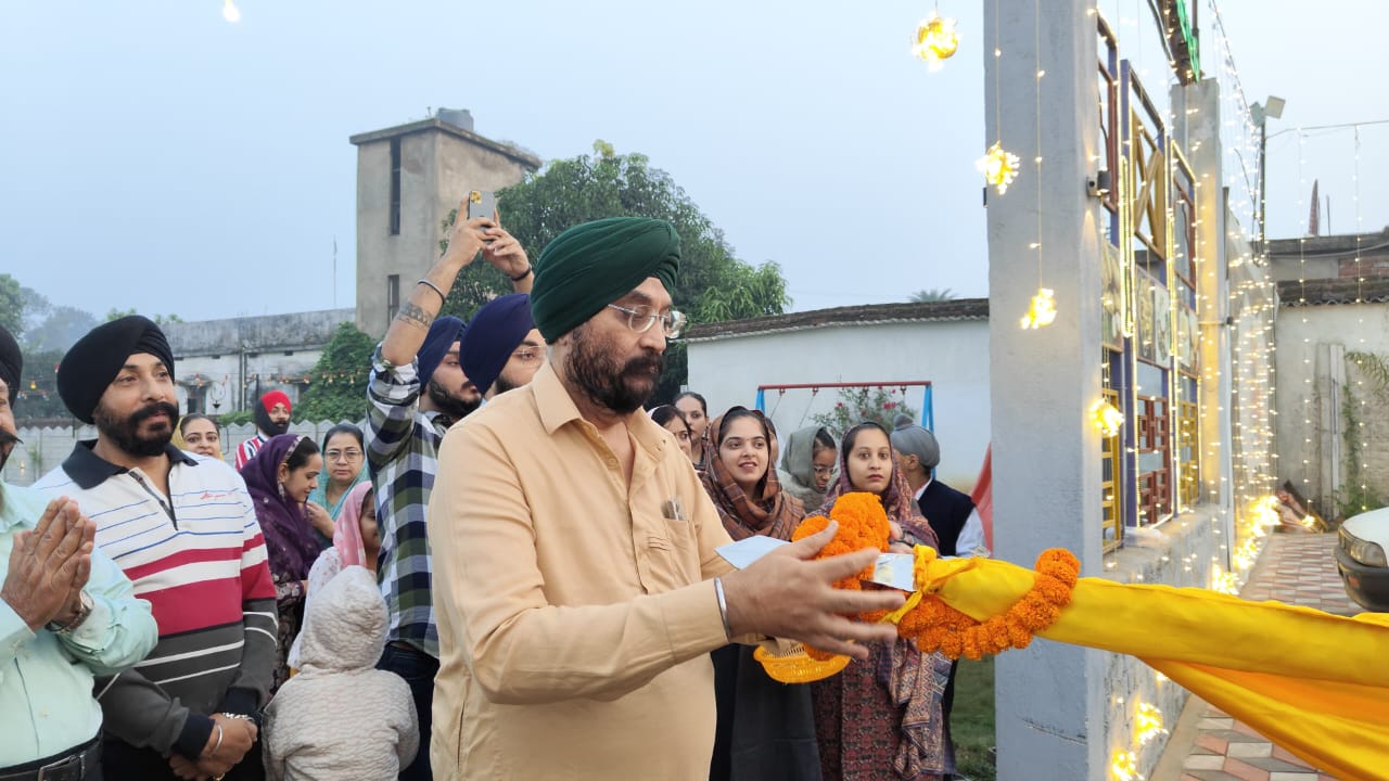 फेरी निकाली गई