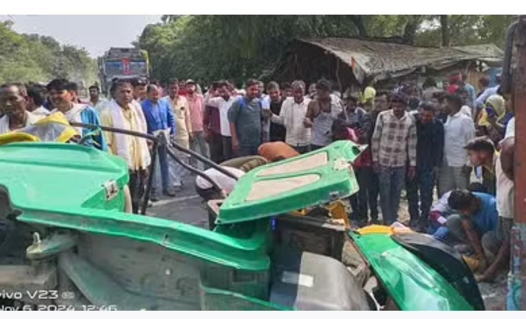 फॉलो अप: सड़क हादसे में ग्यारह की मौत, चार घायल फॉलो अप: सड़क हादसे में ग्यारह की मौत, चार घायल