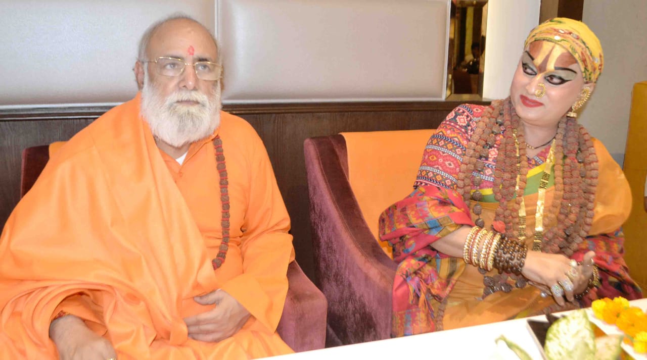 महामंडलेश्वर हिमांगी साखी व कुमार स्वामी की प्रेस वार्ता महामंडलेश्वर हिमांगी साखी व कुमार स्वामी की प्रेस वार्ता