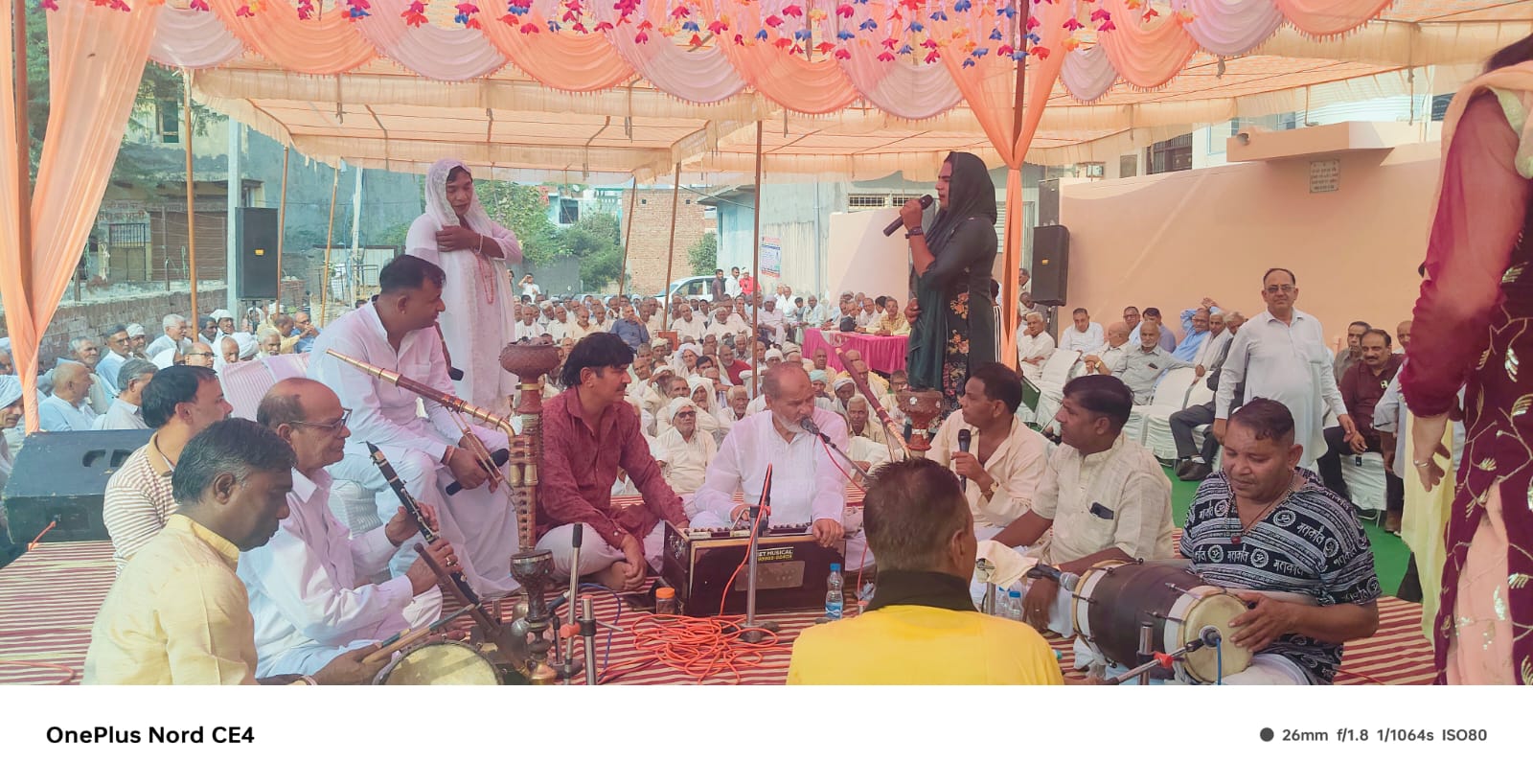 बहादुरगढ़ में पद्मावत का सांग प्रस्तुत करती प्रसिद्ध सांगी विष्णु शर्मा व उनकी टीम। बहादुरगढ़ में पद्मावत का सांग प्रस्तुत करती प्रसिद्ध सांगी विष्णु शर्मा व उनकी टीम।