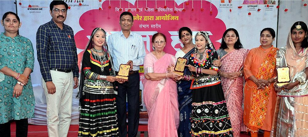 अमृता हाट मेले में दूसरे दिन तक बिके तीन लाख से अधिक राशि के उत्पाद अमृता हाट मेले में दूसरे दिन तक बिके तीन लाख से अधिक राशि के उत्पाद