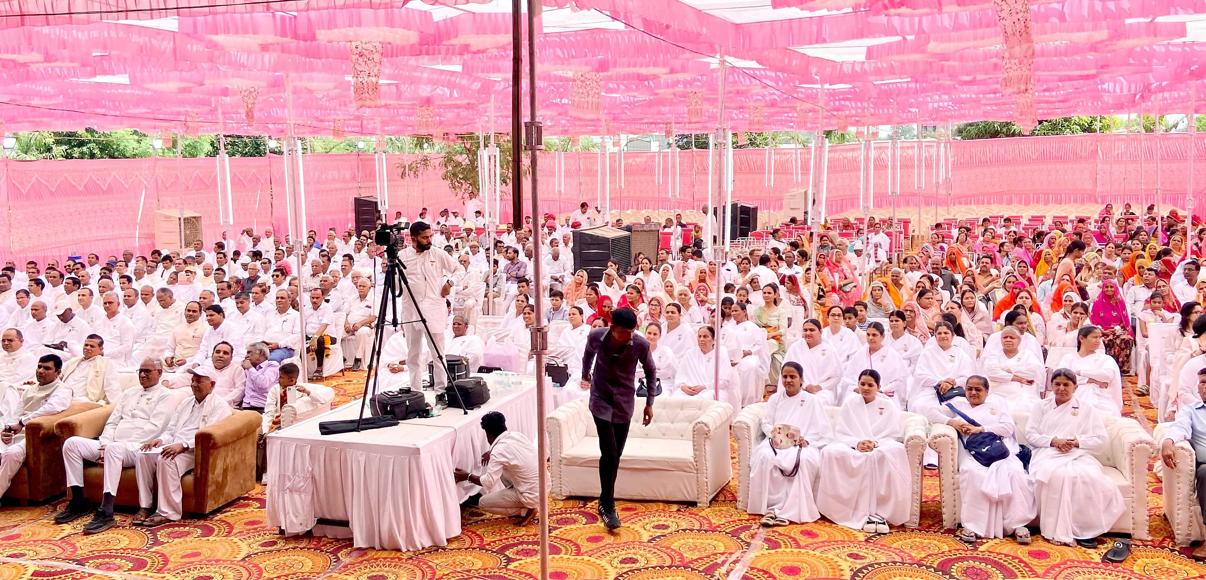 कार्यक्रम में माैजूद जनसमूह। कार्यक्रम में माैजूद जनसमूह।