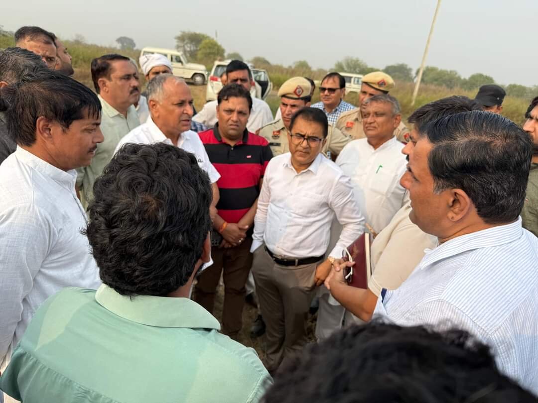 विधायक हरेंद्र रामरतन जििला उपायुक्त के साथ निरिक्षण करते हुए विधायक हरेंद्र रामरतन जििला उपायुक्त के साथ निरिक्षण करते हुए