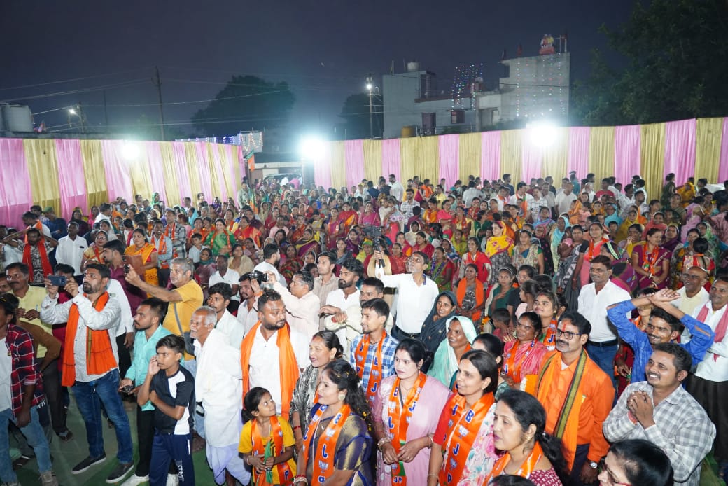 भाजपा प्रत्याशी सुनील सोनी के पक्ष में सघन जनसंपर्क अभियान भाजपा प्रत्याशी सुनील सोनी के पक्ष में सघन जनसंपर्क अभियान