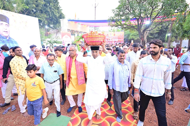 छठ पूजा में शामिल हुए मंत्री विश्वास सारंग, छठ पूजा में शामिल हुए मंत्री विश्वास सारंग,