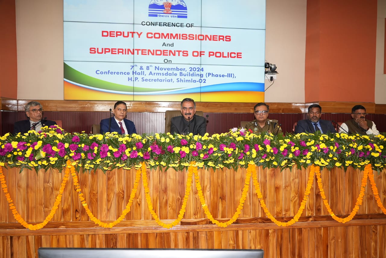 मुख्यमंत्री डीसी-एसपी सम्मेलन की अध्यक्षता करते हुए मुख्यमंत्री डीसी-एसपी सम्मेलन की अध्यक्षता करते हुए