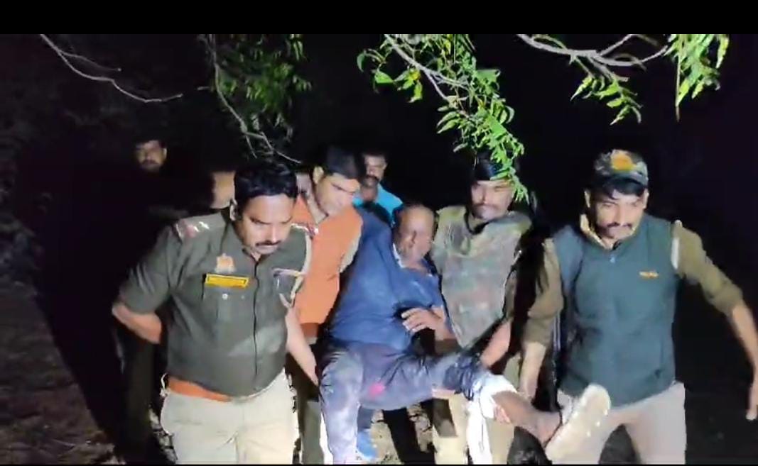 मुठभेड़़ में पुलिस गिरफ्त में घायल शातिर गोकश मुठभेड़़ में पुलिस गिरफ्त में घायल शातिर गोकश