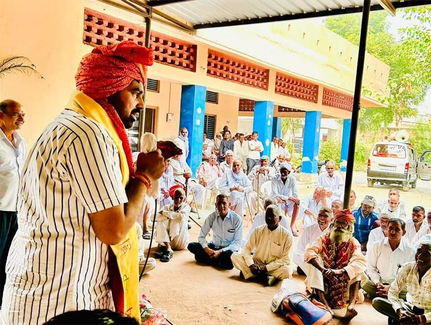 7 Snp-1 सोनीपत: खरखौदा के विधायक पवन खरखौदा लोगों का आभार व्यक्त करते हुए। 7 Snp-1 सोनीपत: खरखौदा के विधायक पवन खरखौदा लोगों का आभार व्यक्त करते हुए।