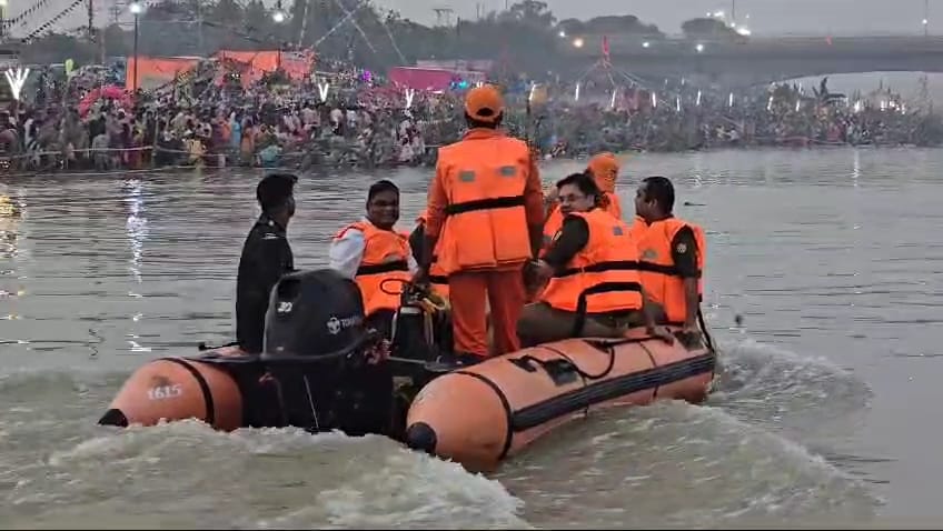घाटों पर सुरक्षा व्यवस्था चाक चौबंद* घाटों पर सुरक्षा व्यवस्था चाक चौबंद*