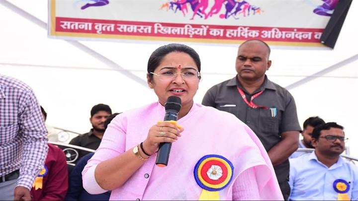 राज्यमंत्री 46वीं अंतर क्षेत्रीय फुटबाल प्रतियोगिता में शामिल हुईं राज्यमंत्री 46वीं अंतर क्षेत्रीय फुटबाल प्रतियोगिता में शामिल हुईं